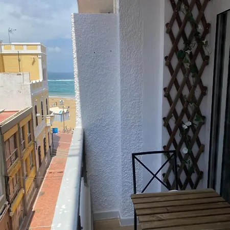 Balcony Lounge Apartment *