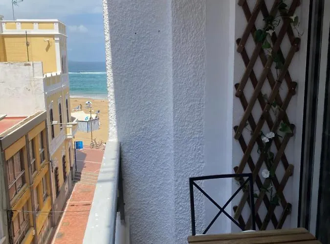 Balcony Lounge Apartment *